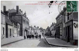 28 LA BAZOCHE GOUET GRANDE RUE ET BUREAU DE POSTE - Otros & Sin Clasificación