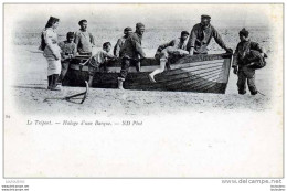 76 LE TREPORT HALAGE D'UNE BARQUE ND PHOTOS N°24 - Le Treport