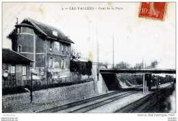 92 LES VALLEES PONT DE LA PUCE  AVEC TRAIN ARRIVANT EDIT MARMUSE  N°5 VOYAGEE 1907 - Autres & Non Classés
