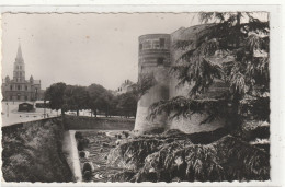 46 DEPT 49 : édit. Glatigny N° 9020 : Angers Le Château Et L'église Saint Laud - Angers