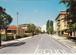 AZZANO DECIMO-PORDENONE-VIALE DELLE RIMEMBRANZE CARTOLINA VERA FOTOGRAFIA- VIAGGIATA IL 1-9-1977 - Pordenone