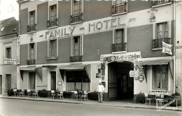 37* LANGEAIS  « family Hotel »  (CPSM 9x14cm)    RL23,1430 - Langeais