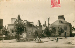 35* DOL  La Poste Et  Monument Aux Morts      (CPSM 9x14cm)  RL23,1186 - Dol De Bretagne