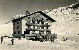 38* ALPE D HUEZ  Le « christina » (CPSM 9x14cm)     RL23,1751 - Other & Unclassified