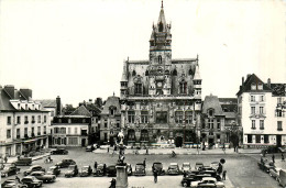 60* COMPIEGNE  Place De L Hotel De Ville  (CPSM 9x14cm)         RL35.0130 - Compiegne