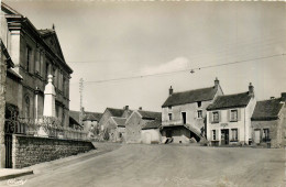 71* PERREUIL  Place De La Mairie(CPSM 9x14cm)        RL35.1023 - Autres & Non Classés