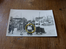 BC29-19 Carte Photo Gozée 1950 Retour De La Procession à L'église - Thuin