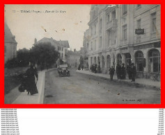 CPA (88) VITTEL.  Rue De La Gare, Animé, Brasserie, Voiture Ancienne...H1034 - Contrexeville