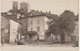 CPA Les Arcs  (83)   Charmante Petite Place Guillaume Olivier Avec Sa Fontaine  Et Ses Arbres  Petit Restaurant  ELD 7 - Les Arcs