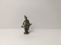 Kinder :  Figuren Aus Chinesischen Sagen 1994 - Yang Zi - Messing - Ohne Kennung - 35mm - 2 - Figurine In Metallo