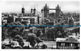 R087036 The Tower Of London And Tower Bridge. RP - Andere & Zonder Classificatie