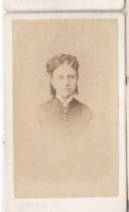 Photo C D V XIX E Alençon Mme Raoul Corneville Née Louise Galeran  Photo A Veillon Alençon  Réf 30484 - Personas Identificadas