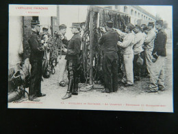 ARTILLERIE FRANCAISE                  ARTILLERIE DE CAMPAGNE          AU QUARTIER   NETTOYAGE DE HARNACHEMENT - Regiments