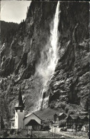 11337104 Lauterbrunnen BE Kirche Mit Staubbachfall Lauterbrunnen - Autres & Non Classés