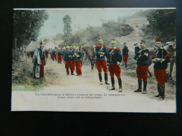 UN RASSEMBLEMENT D'OFFICIERS FRANCAIS EN TEMPS DE MANOEUVRES   ( ENTRE SAINT DIE ET GERARDMER ) - Régiments