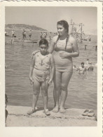 JEWISH JUDAICA TURQUIE CONSTANTINOPLE HALKI PLAGE FAMILY ARCHIVE SNAPSHOT PHOTO GIRL BOY MAILLOT DE BAIN   6.3X8.5 Cm. - Anonymous Persons