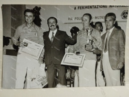 Italia Foto Campionato Italiano Bocce. Mantova 1974. Premiazione. 175x115 Mm - Europa