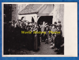 Photo Ancienne - LA HOUSSAYE En BRIE - Sortie De L' Eglise - 5 Oct 1947 - Jean-A. Fortier Photographe - Marles Tournan - Places