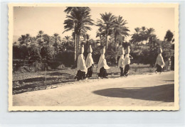 Palestine - Women Carrying Water - PHOTOGRAPH Postcard Size - Publ. Unknown  - Palestina