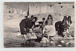 Algérie - Mauresques Dans L'Oued - Ed. Jomone 8 - Femmes