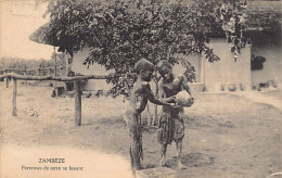 Zambia - Earth Carriers Washing - Publ. Mission Protestante Française (the Postcard Is Sent By W. Bourquin, Clergyman Of - Zambie