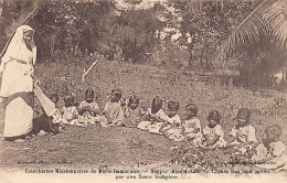 India - NAGPUR - Native Nun Teaching The Orphans - Publ. Missionary Catechists Of Mary Immaculate - Indien