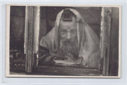 JUDAICA - Poland - BARANOW SANDOMIERSKI - Jew Praying - Ghetto - World War II - REAL PHOTO - Publ. Foto Artysta Stan Bir - Judaika