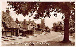 England - Worcs - BROADWAY Abbotts Grange Cottages & Church - Autres & Non Classés