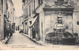 SAINT REMY DE PROVENCE - Rue Carnot Et Fontaine Nostradamus - Très Bon état - Saint-Remy-de-Provence