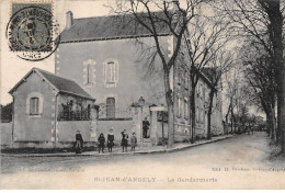 SAINT JEAN D'ANGELY - La Gendarmerie - Très Bon état - Saint-Jean-d'Angely