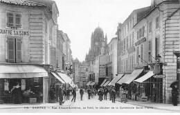 SAINTES - Rue Alsace Lorraine - Le Clocher De La Cathédrale Saint Pierre - Très Bon état - Saintes