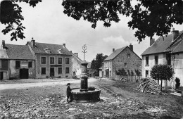 LA COURTINE - Place De La Fontaine - Très Bon état - La Courtine