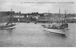 DOUARNENEZ - Le Grand Port Et Les Plomarchs - Vue Prise Du Bout Du Môle - Très Bon état - Douarnenez