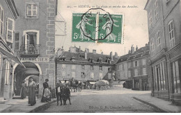 ARBOIS - La Place Et Entrée Des Arcades - Très Bon état - Arbois