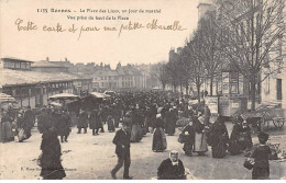 RENNES - La Place Des Lices, Un Jour De Marché - Vue Prise Du Haut De La Place - Très Bon état - Rennes