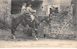 Le Couple à Cheval - Jeunes Se Rendant à La Foire De La Toussaint Au PUY - Très Bon état - Sonstige & Ohne Zuordnung