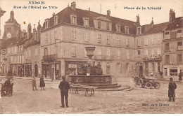 ARBOIS - Rue De L'Hôtel De Ville - Place De La Liberté - Très Bon état - Arbois