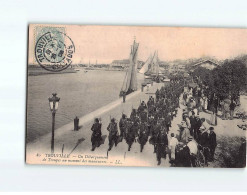 TROUVILLE : Un Débarquement De Troupes Au Moment Des Manoeuvres - Très Bon état - Trouville