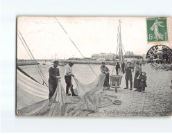 TROUVILLE : Pêcheurs Réparant Leurs Filets - état - Trouville