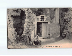 CHINON : Maison Dans Les Rochers - Très Bon état - Chinon