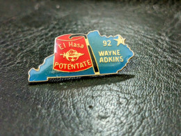 D Pins Pin's Lapel Pin Al Hasa Potentate 92 Wayne Adkins Shriners International Badge Taille : 31 * 14 Mm Tres Bon Etat - Autres & Non Classés