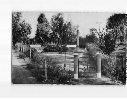 SAINT MARCELLIN : Entrée Du Village Et Le Square - Très Bon état - Sonstige & Ohne Zuordnung