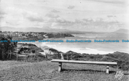 R089071 Bidart. Basses Pyrenees. La Plage. Au Fond Les Trois Couronnes Et Les Mo - Monde