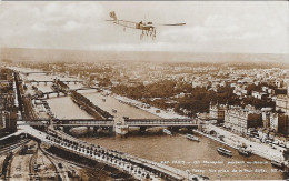 PARIS - Un Monoplan Passant Au Dessus De Passy - Vue Prise De La Tour Eiffel - Dirigibili