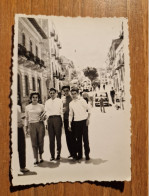 19472.   Fotografia D'epoca Gruppo Giovani In Luogo Da Identificare Aa '50 Italia - 10,5x7 - Personnes Anonymes