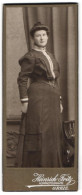 Fotografie Heinrich Fritz, Greiz, Portrait Junge Dame Im Modischen Kleid  - Anonyme Personen