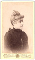 Fotografie A. Neuhäuser, Friedland I. B., Portrait Bildschönes Fräulein Mit Dutt  - Anonyme Personen