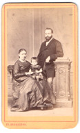 Fotografie Fr. Brandseph, Stuttgart, Vater Und Mutter Mit Ihrem Kind  - Anonymous Persons