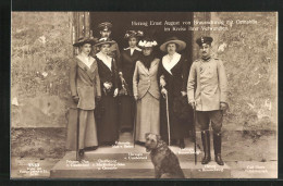 AK Herzog Ernst August Von Braunschweig Mit Gehmahlin Im Kreise Ihrer Verwandten  - Royal Families