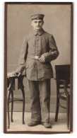 Fotografie Paul Petzold, Brandenburg A. H., Steinstrasse 52, Junger Soldat In Feldgrau Mit Krätzchen  - Anonieme Personen